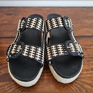 NWOB BRIOSO Black & Tan Women's Platform Sandals  Size 9.5